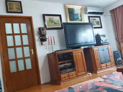 Living apartament vanzare cumparare Sector 5 Bucuresti cu tv